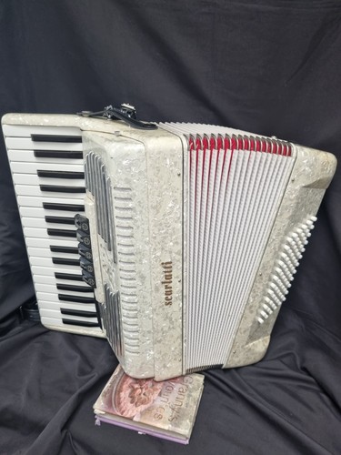 Scarlatti bass accordion - 72,