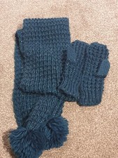Ladies Turquoise Scarf And