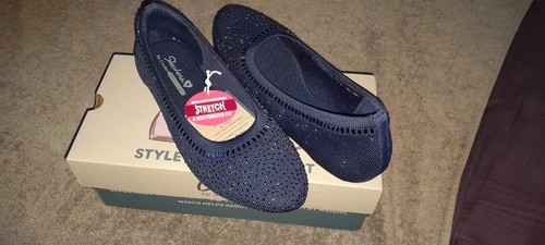 Sketchers women size 5 - size,