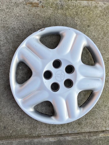 Toyota avensis wheel trim - toyota,