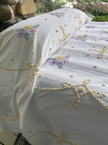 Pastel flowers hand tufted - wh,
