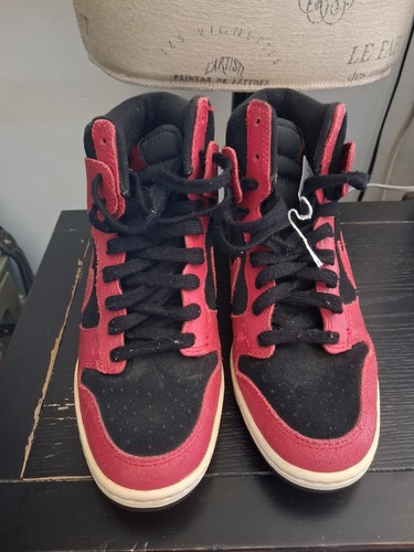 Red and black women - red, sky