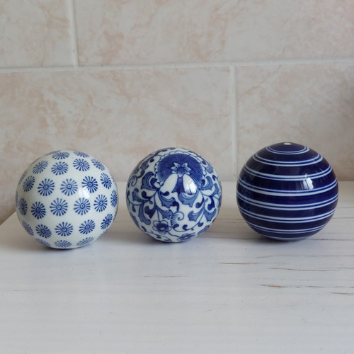 Carpet ball blue - ball, white