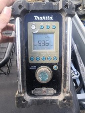 Makita BMR100 FM/AM 18V Job Site Radio / No Battery Tools Diy Builder Workshop 