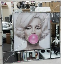 Marilyn Monroe pink bubble gum
