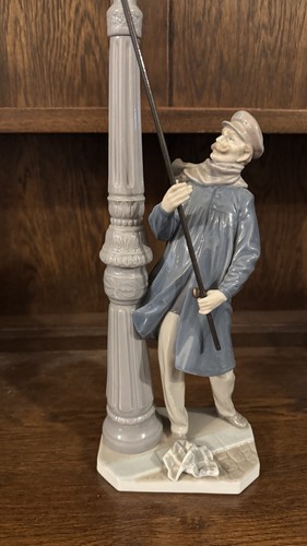 Lladro 5205 the lamp lighter - lamp,