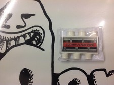 1x GUITAR AND BASS PITCH PIPES