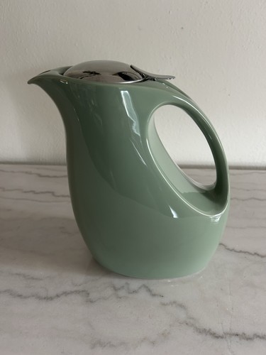 Nice vintage bee - nice!, teapot