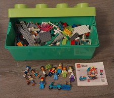 LEGO GREEN STORAGE BOX 8 STUD MEDIUM BRICK STORAGE TUB + Lego and figures 