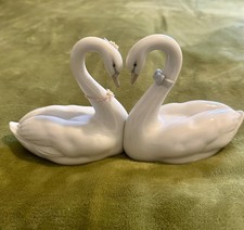 LLADRO FIGURINE "TWO SWANS
