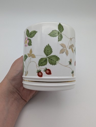 Wedgwood wild strawberry bone - wedgwood,