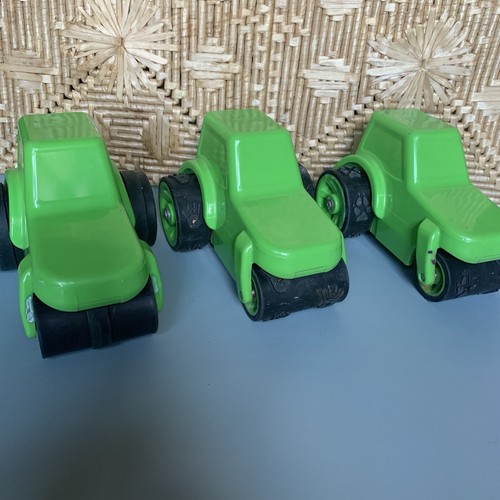 Mark making trucks play - 3x,