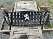 Peugeot 2008 GT MK2 2019-2025 Front Centre Bumper Grille 9825860780
