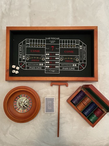 Vintage wooden casino game - casino, set