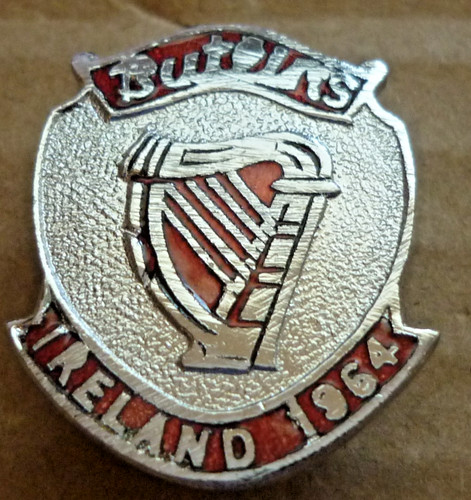 Vintage enamel badge butlins - vintage,