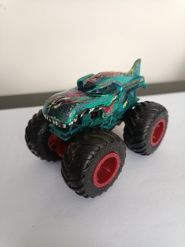 Hot wheels mega - wheels, wrex