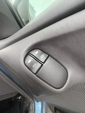 Ford focus mk1 ghia saloon - ghia,
