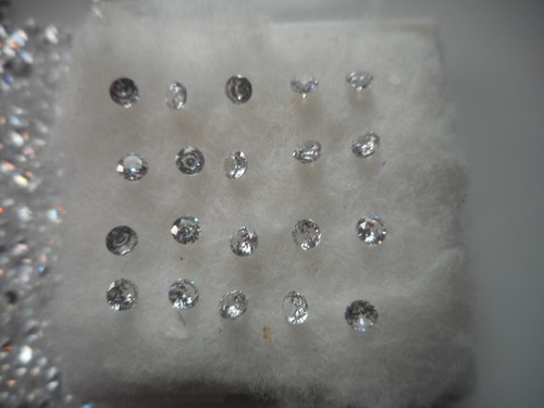 2.5mm round white cubic