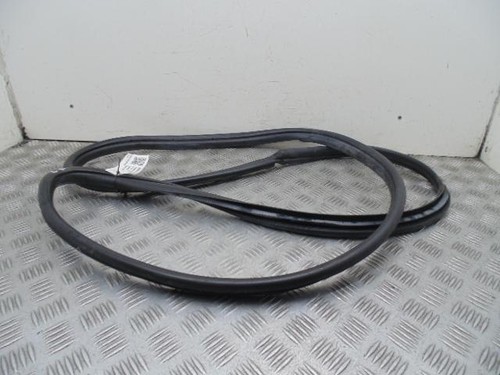 Toyota auris left passenger - left,