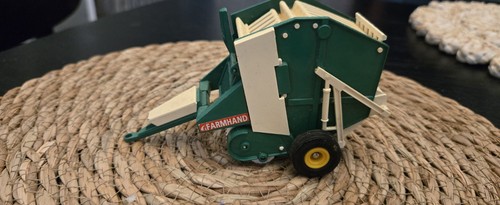 Britains green farmhand - green,
