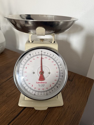 Old fashioned kitchen scales - kitchen,