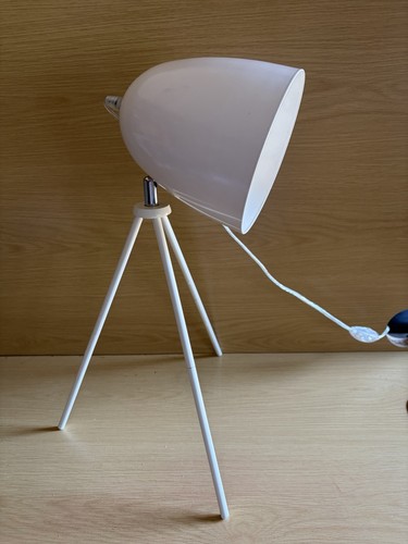 Table lamp tripod style - table,