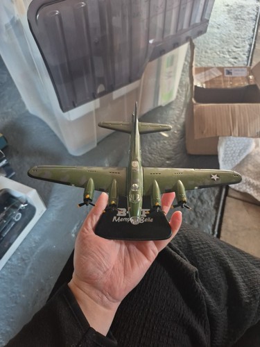 17f memphis bell model - b-17f,