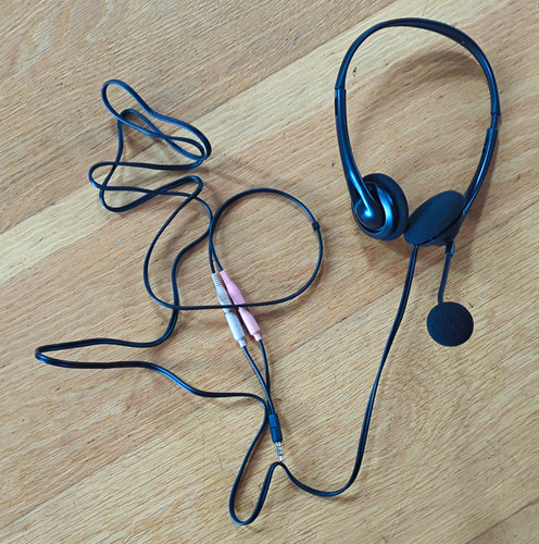 Wired ear headset - wired, on-ear
