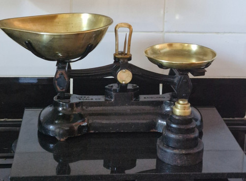 Vintage libra cast iron - libra,