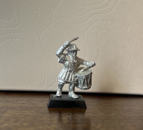 Bretonnian men arms drummer - at,