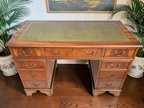 Antique twin pedestal - antique,