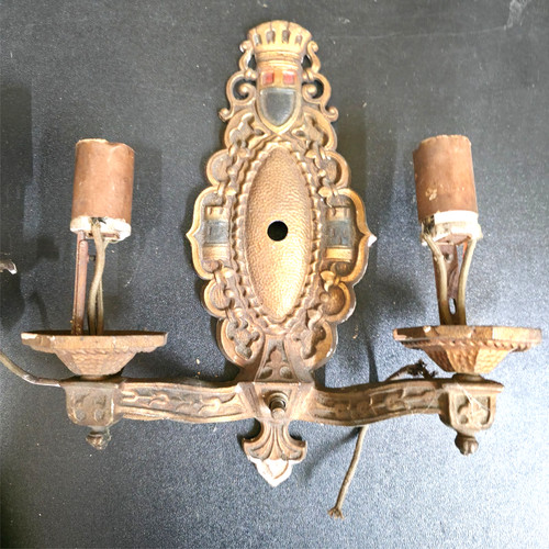 Vintage crest crown arm wall - crest,