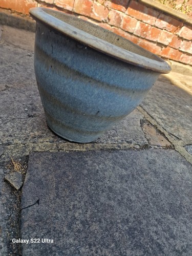 Terracotta ribbed plant pot - terracotta,