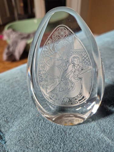 Wedgewood crystal paperweight - crystal,