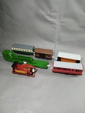 6 Carriages, Harvey ,a Crane and carriages   TOMY TRACKMASTER THOMAS & FRIENDS
