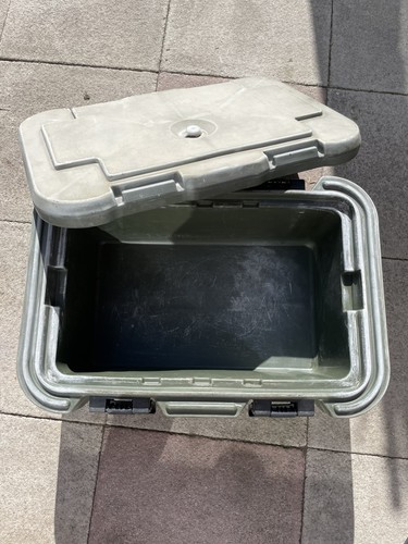 Cambro insulated carrier - insulated,
