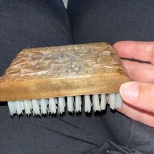 HAND CARVED WOODEN CLOTHES BRUSH AND STAND HAND MADE LOVELY DESIGN VINTAGE