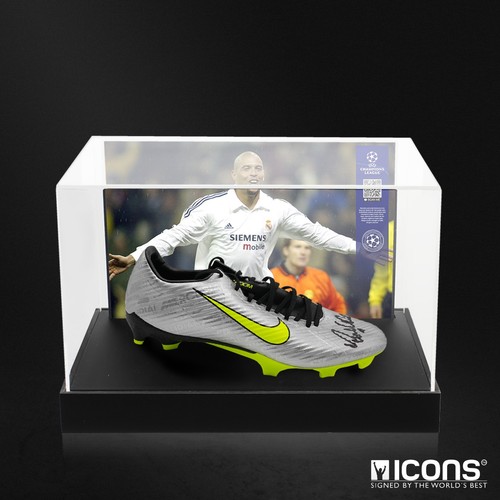 Ronaldo signed nike mercurial - nike,