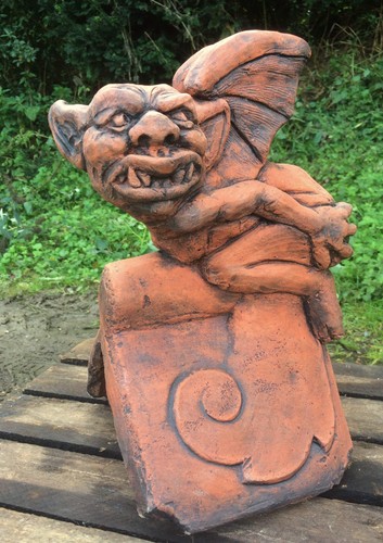 Mooning gargoyle angled - mooning,