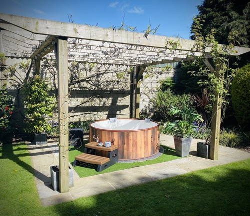 Hot tub hire - tub,
