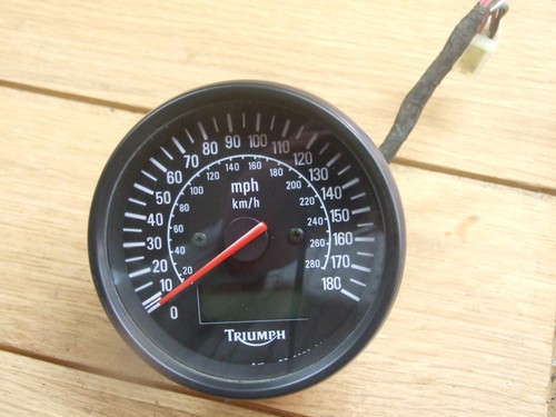 Triumph sprint 955i dash - st,