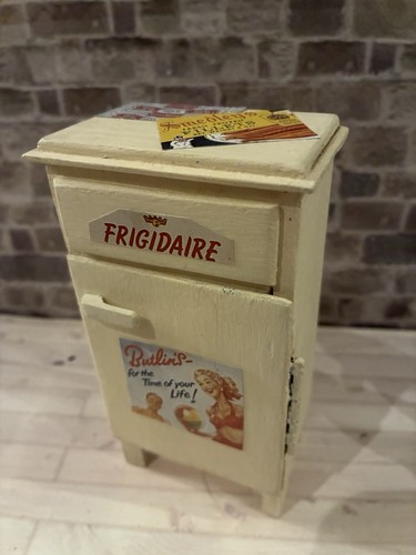 Dolls house scale - house, 1/12