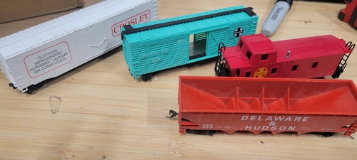 Four scale train - scale,