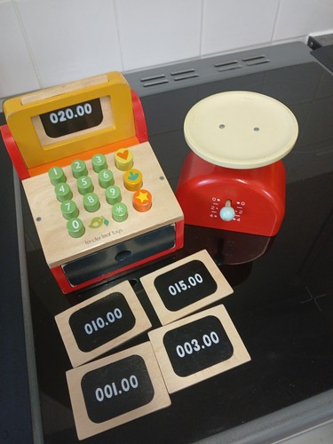 Cash registers and sclaes - registers,