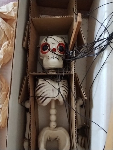 Pelham puppets skeleton boxed - pelham,