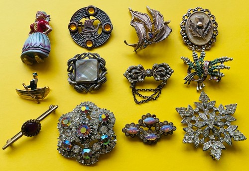 Vintage costume jewellery - 12,