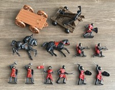 Vintage Plastic Medieval Knights Figures 1:32 Scale Figures, Horses And Weapons