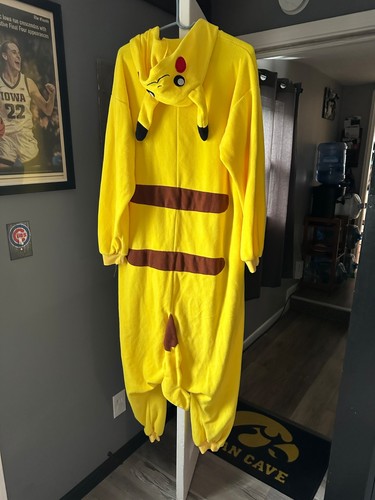 Pokemon pikachu adult - pokemon,