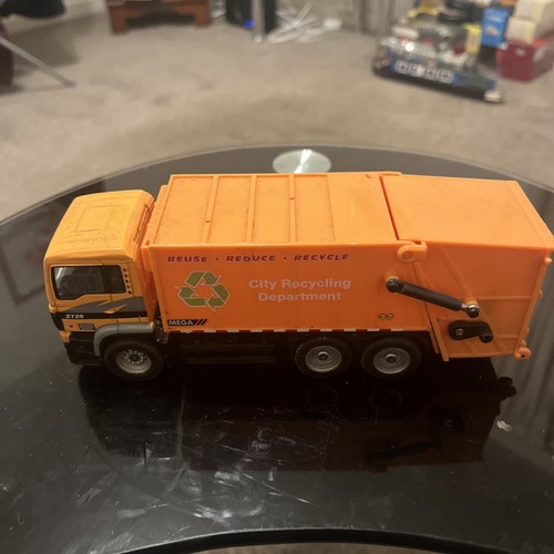 Realtoy refuse and - ,