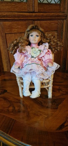 Pretty pink sitting - pink,
